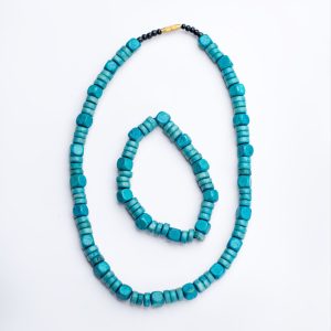 WOOD NECKLACE AND BRACELET SET