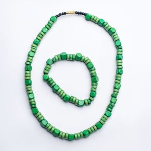 WOOD NECKLACE AND BRACELET SET