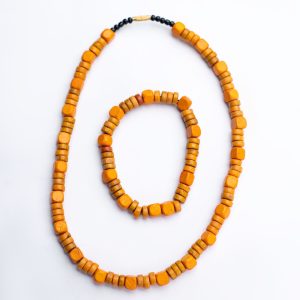 WOOD NECKLACE AND BRACELET SET