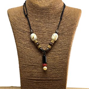 WOOD PENDANT NECKLACE