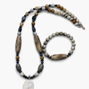 Agate Pendant Necklace